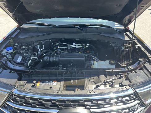 Used 2023 Ford Explorer XLT w/ Equipment Group 202A AWD/4WD image 29