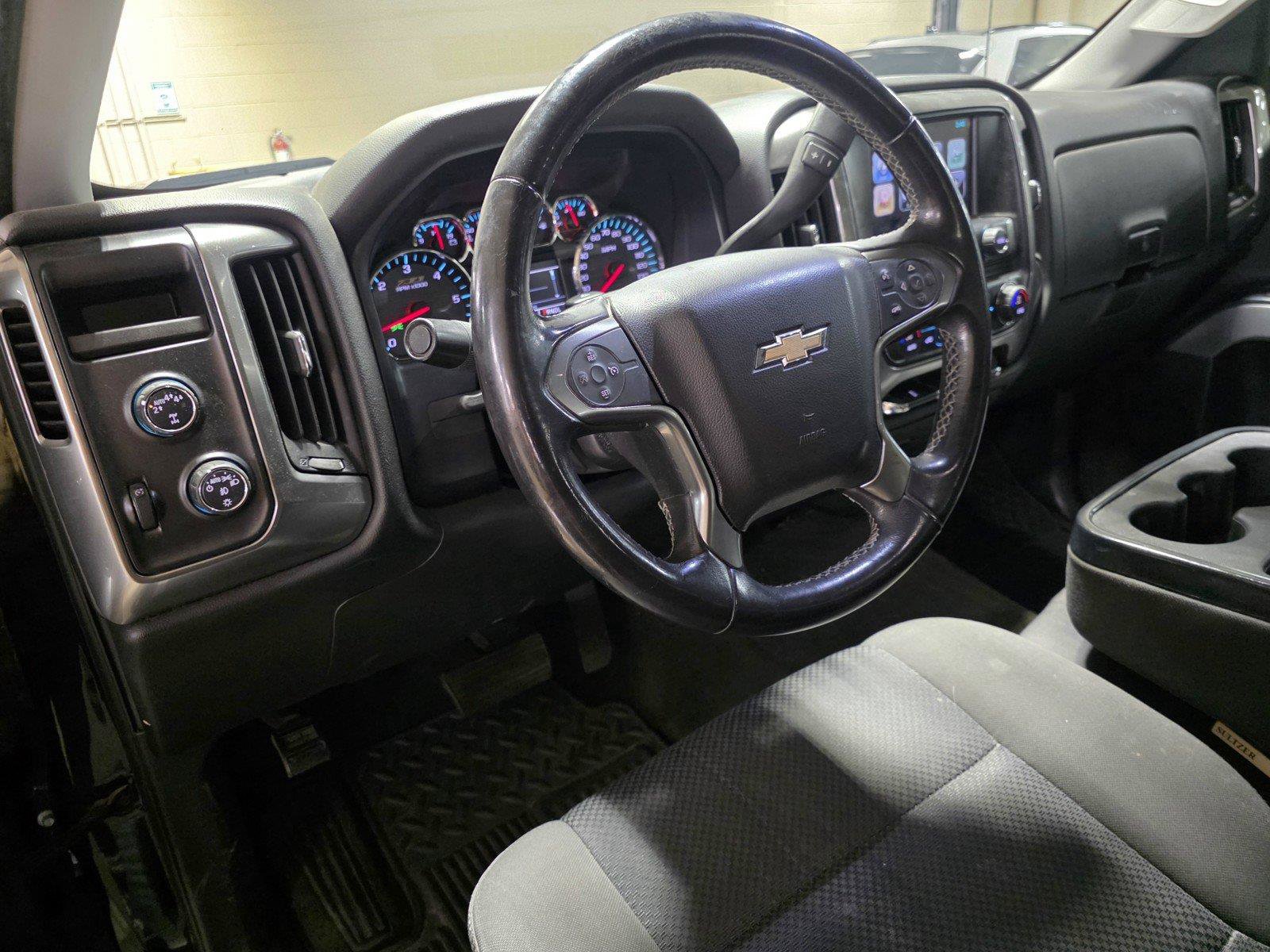Used 2017 Chevrolet Silverado 1500 LT w/ Redline Edition AWD/4WD image 17
