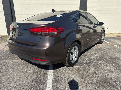 Used 2017 Kia Forte LX FWD image 3