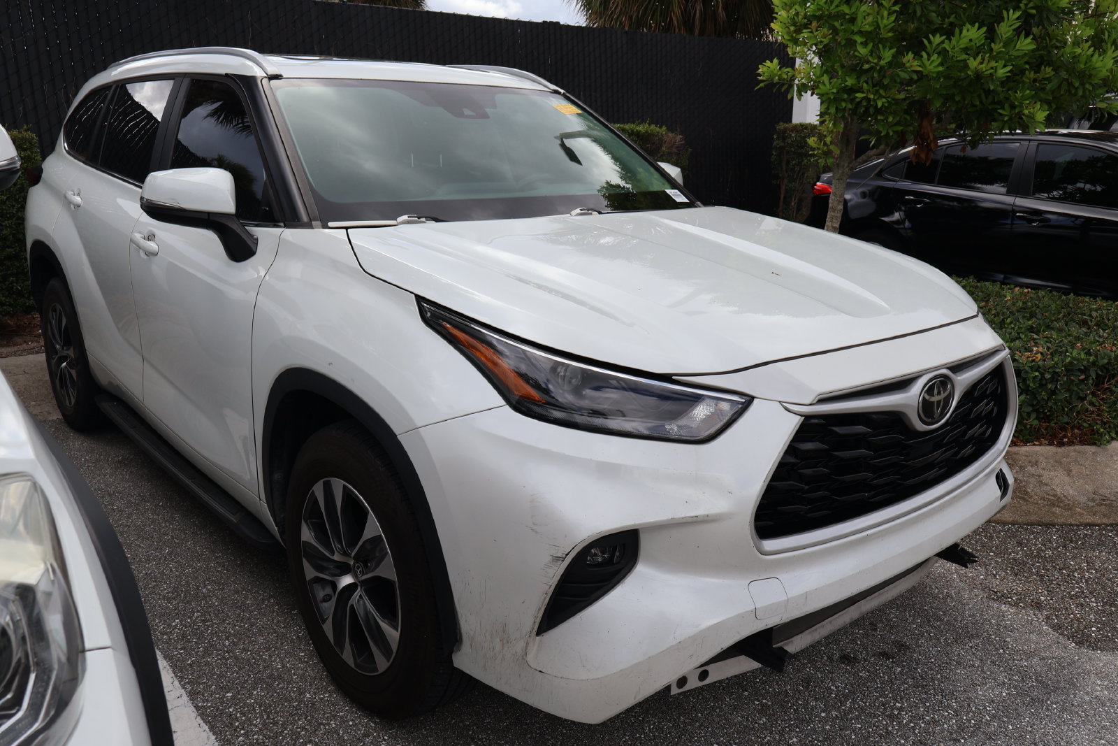 Used 2023 Toyota Highlander XLE FWD image 6