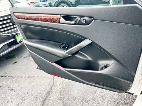 Used 2013 Volkswagen Passat 3.6 SEL Premium image 13