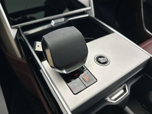 Used 2024 Land Rover Range Rover Autobiography image 8