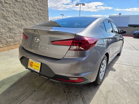 Used 2020 Hyundai Elantra SE FWD image 5