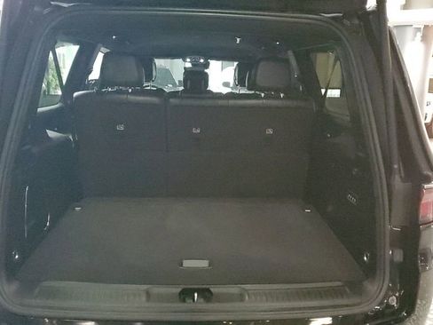 Used 2023 Jeep Wagoneer L Series II image 10