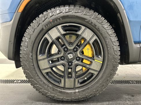 Used 2022 Rivian R1T Adventure image 9
