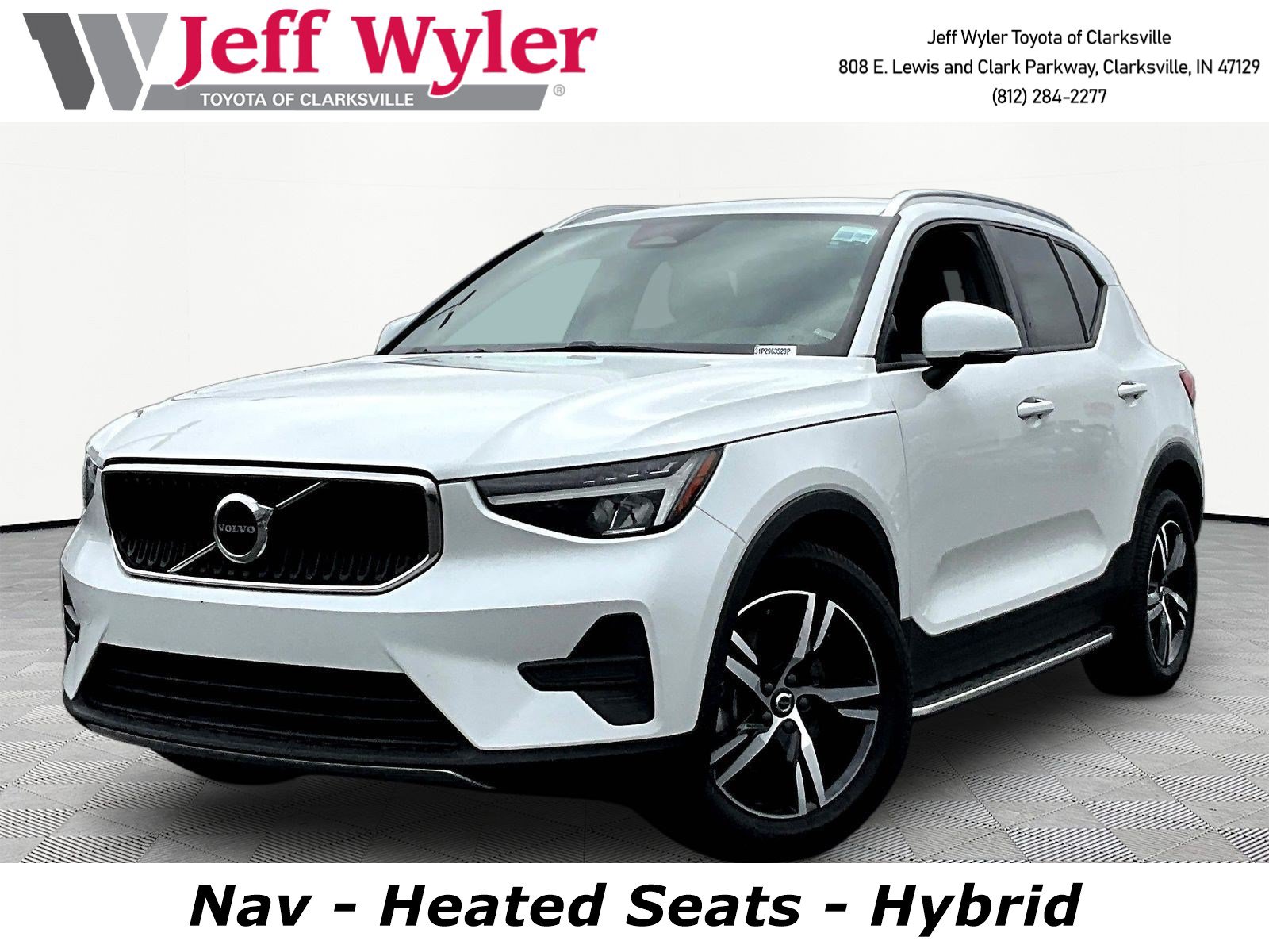 Used 2023 Volvo XC40 B5 Core AWD/4WD image 1