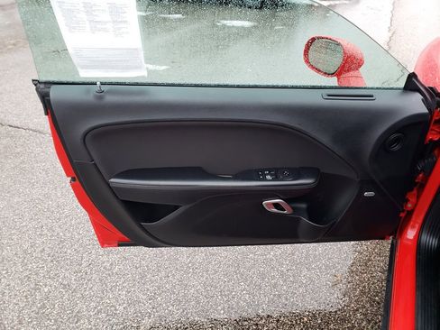 Used 2019 Dodge Challenger SXT image 10