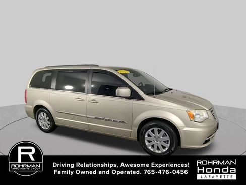 Used 2013 Chrysler Town & Country Touring FWD image 2