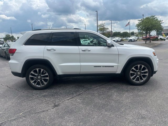 Used 2018 Jeep Grand Cherokee Limited AWD/4WD image 2