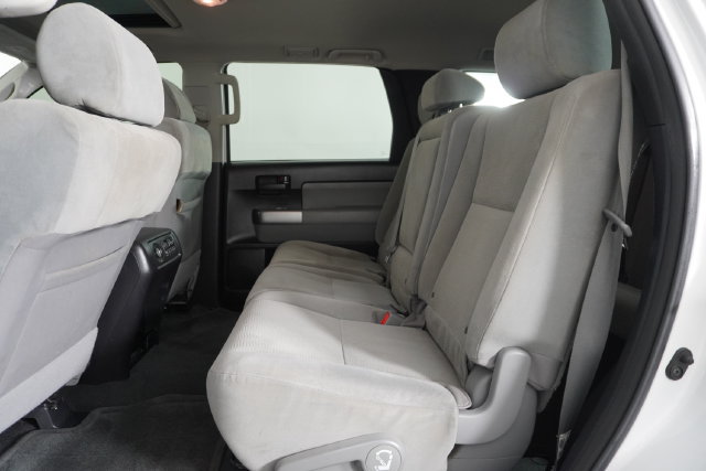 Used 2019 Toyota Sequoia SR5 AWD/4WD image 32