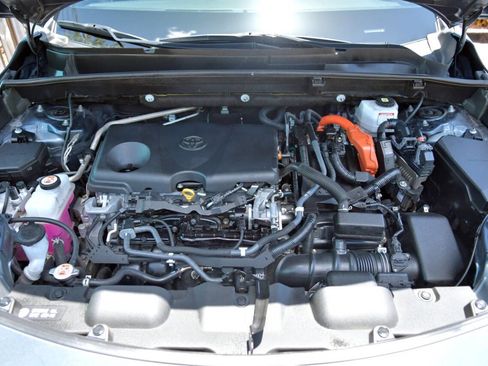 Used 2021 Toyota Venza XLE image 20