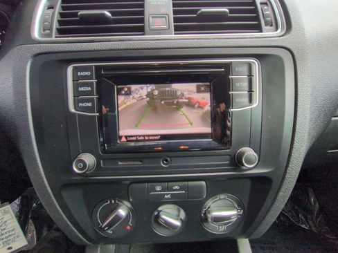 Used 2017 Volkswagen Jetta S image 18