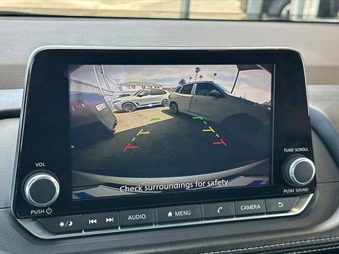 Used 2023 Nissan Rogue SV image 18