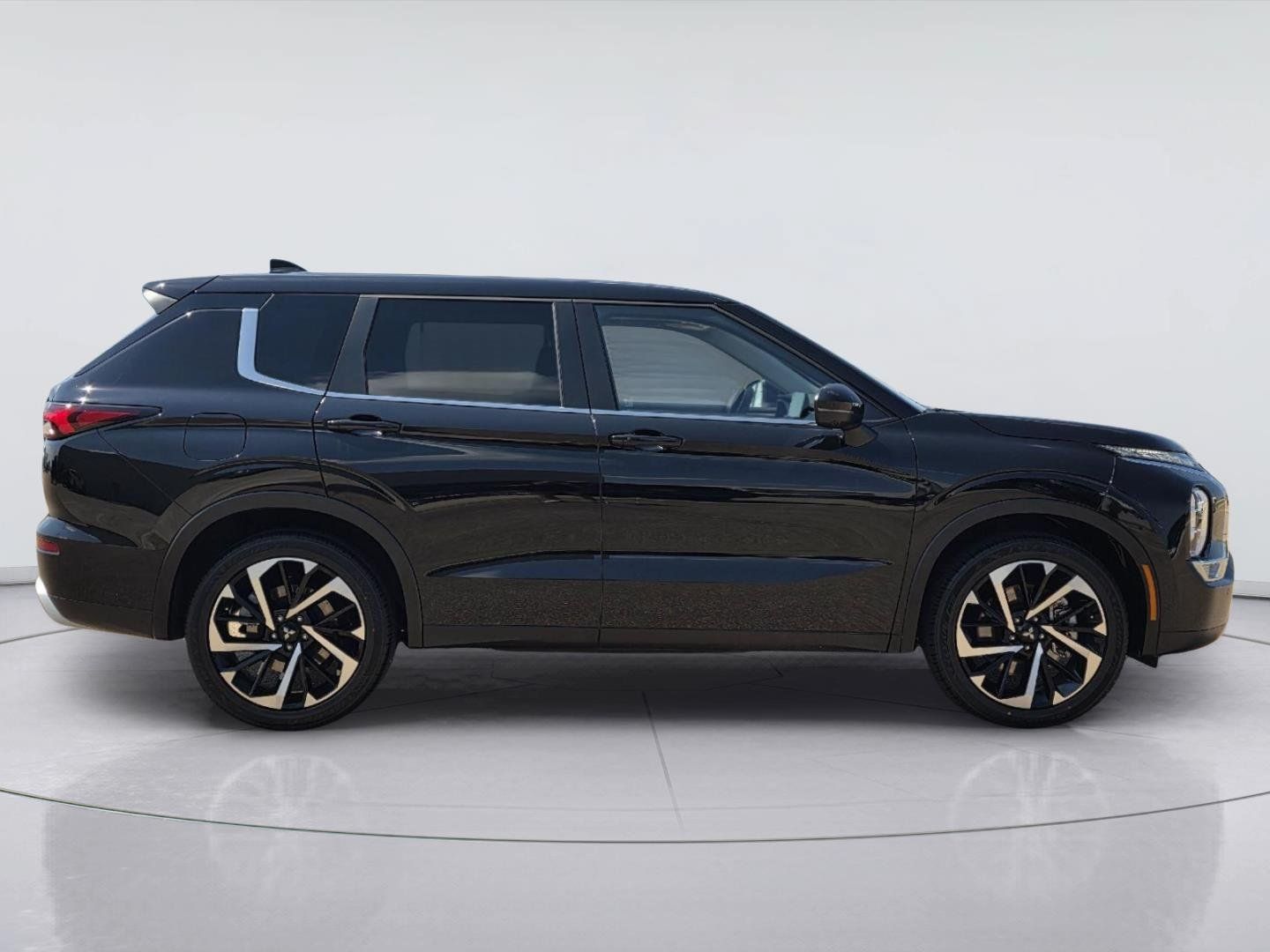Used 2024 Mitsubishi Outlander SE FWD image 4