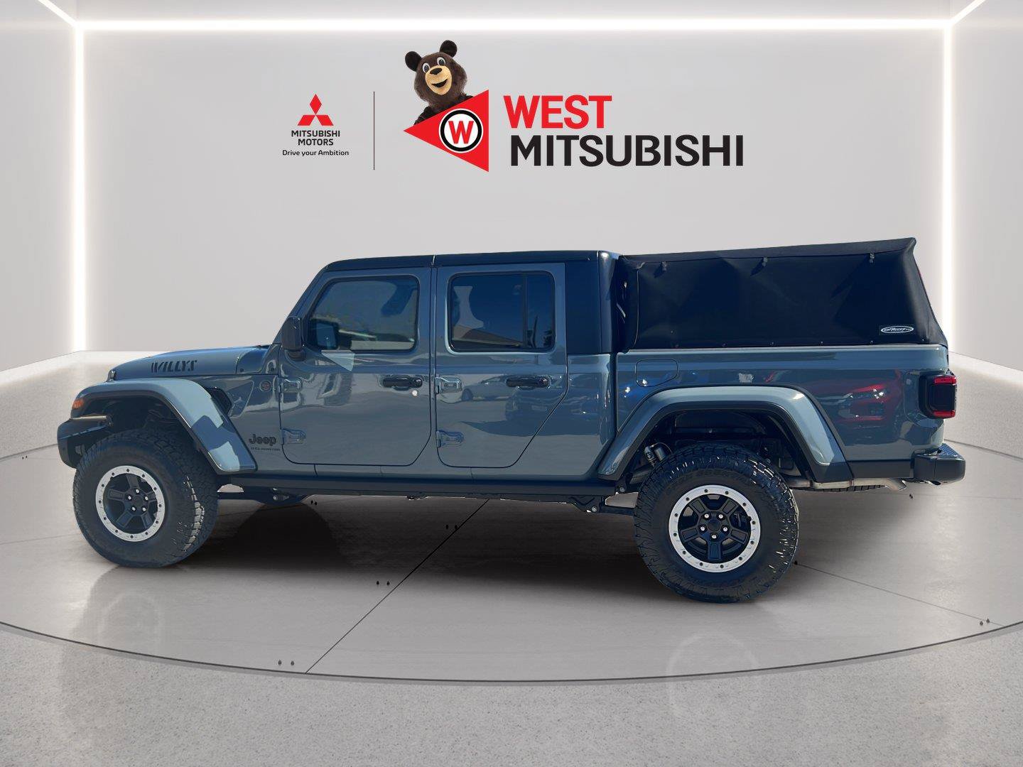 Used 2024 Jeep Gladiator Sport AWD/4WD image 3