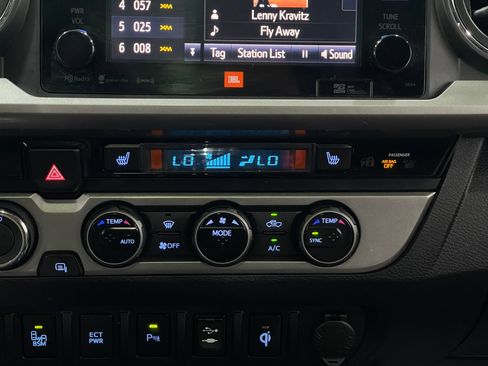 Used 2017 Toyota Tacoma Limited w/ Tow Package AWD/4WD image 24