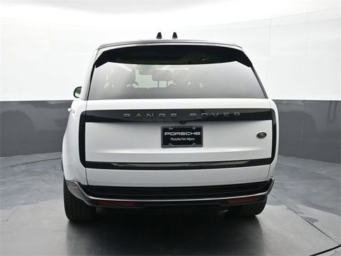 Used 2023 Land Rover Range Rover Long Wheelbase SE image 5