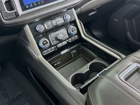 Used 2021 GMC Yukon XL Denali w/ Denali Premium Package RWD image 5