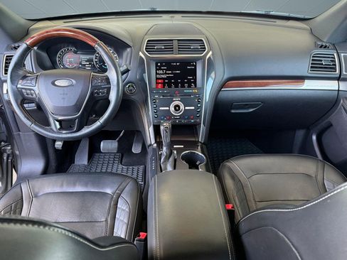 Used 2018 Ford Explorer Platinum AWD/4WD image 17