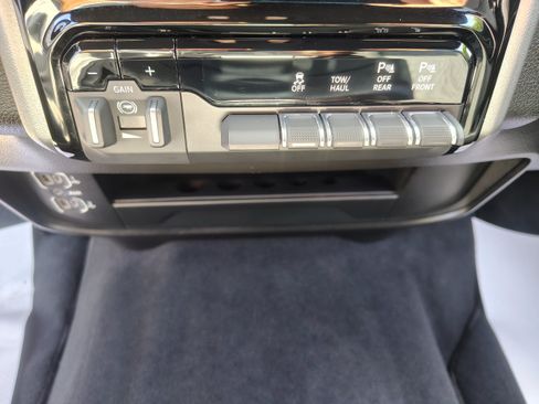 Certified 2025 RAM 2500 Big Horn AWD/4WD image 32
