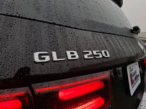 Used 2024 Mercedes-Benz GLB 250 4MATIC image 32
