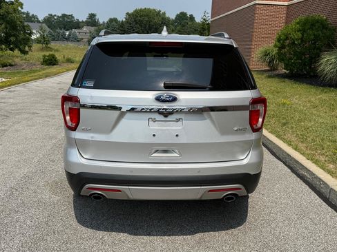 Used 2017 Ford Explorer XLT w/ Equipment Group 202A AWD/4WD image 10