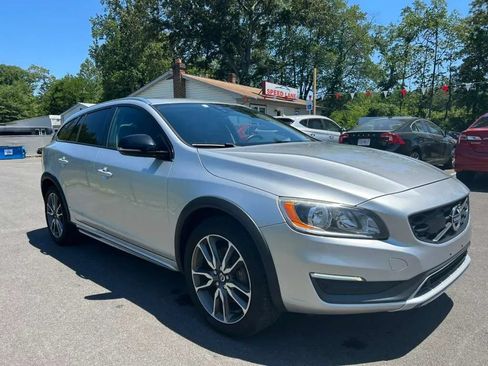 Used 2016 Volvo V60 T5 Cross Country AWD/4WD image 3