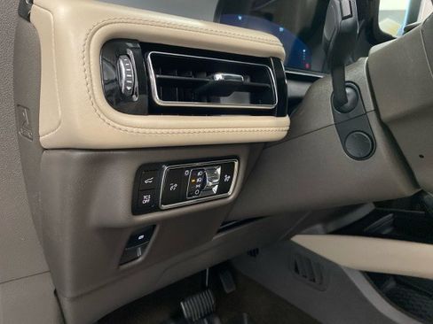 Certified 2023 Lincoln Nautilus AWD w/ Premium Package image 17