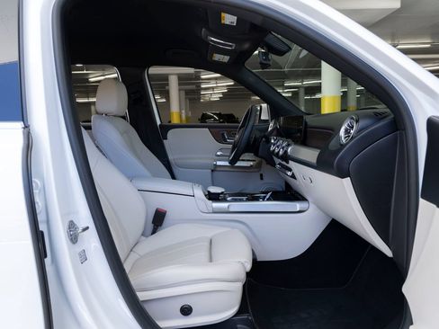 Used 2022 Mercedes-Benz GLB 250 image 28
