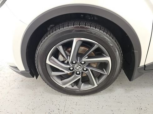 Used 2020 Toyota C-HR Limited FWD image 9