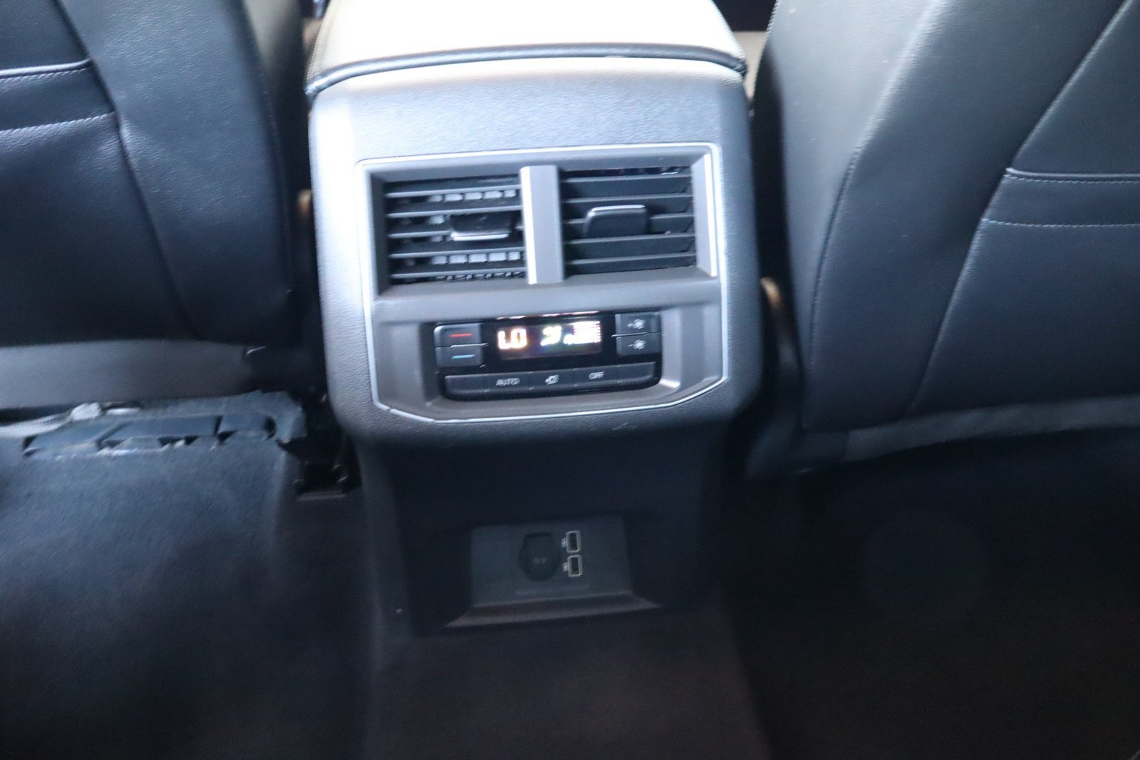 Used 2019 Volkswagen Atlas SE w/ Panoramic Sunroof Package FWD image 34