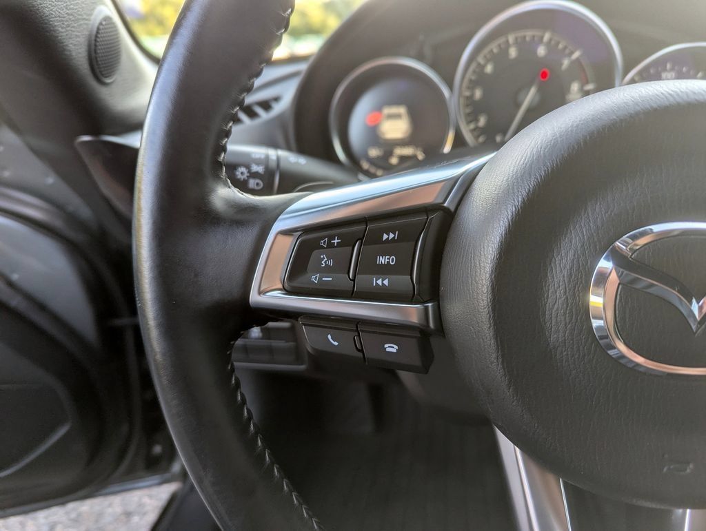 Used 2021 MAZDA MX-5 Miata RF Club RWD image 17