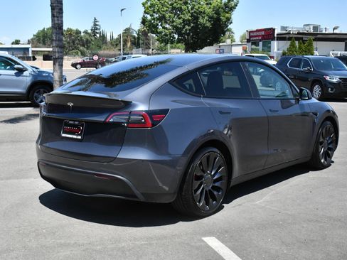 Used 2022 Tesla Model Y Performance AWD/4WD image 8