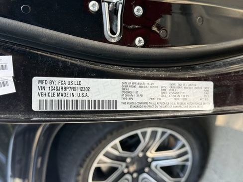 Used 2024 Jeep Wagoneer L Series II RWD image 33