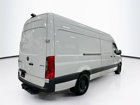 Used 2025 Mercedes-Benz Sprinter 2500 image 8