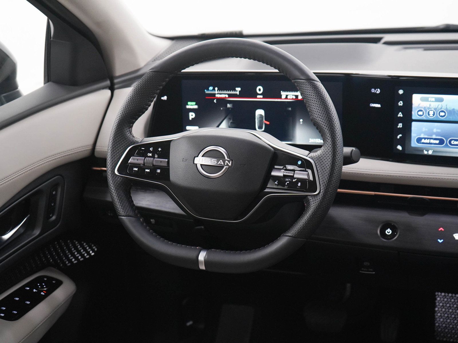 Used 2023 Nissan Ariya AWD image 15