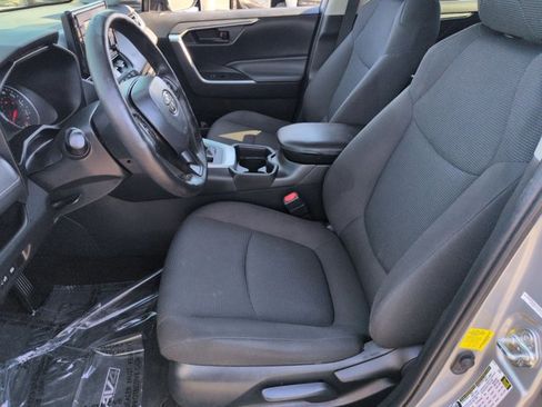 Used 2021 Toyota RAV4 LE w/ Carpet Mat Package (TMS) image 20