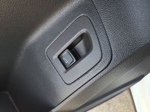 Used 2023 Volkswagen Atlas Cross Sport SE w/ Black Wheel Package AWD/4WD image 24