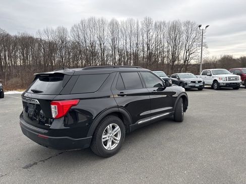Used 2022 Ford Explorer XLT image 6