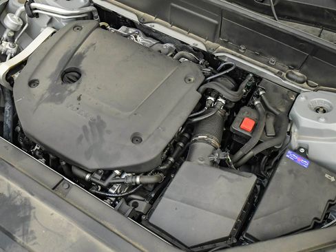 Certified 2025 Volvo XC90 B6 Plus image 32