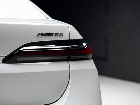 Used 2023 BMW i7 xDrive60 AWD/4WD image 29