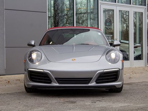 Used 2018 Porsche 911 Carrera S image 2