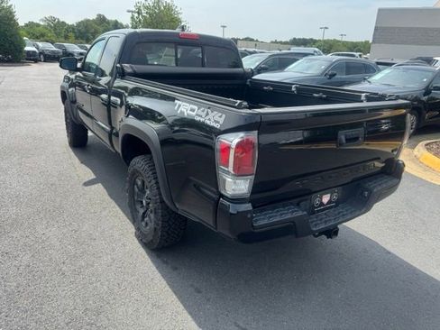 Used 2020 Toyota Tacoma TRD Off-Road w/ Technology Package AWD/4WD image 16