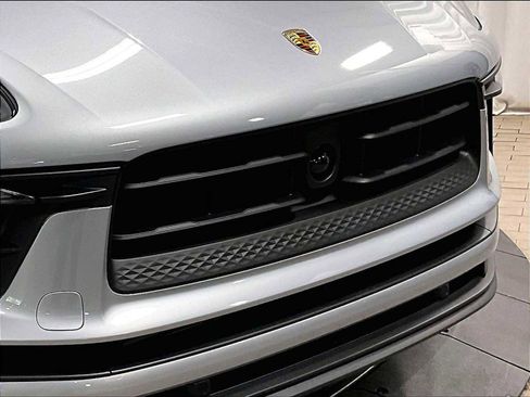 New 2026 Porsche Macan image 32