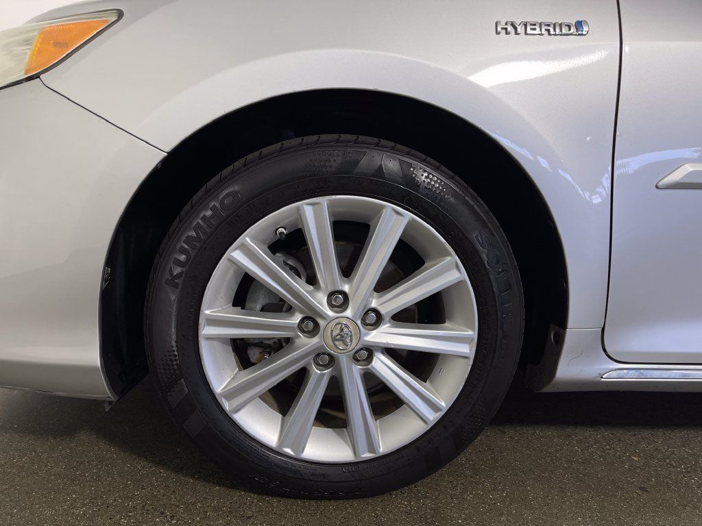 Used 2013 Toyota Camry XLE w/ Leather Pkg FWD image 11