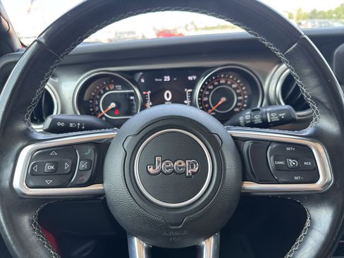 Used 2019 Jeep Wrangler Unlimited Sahara AWD/4WD image 10