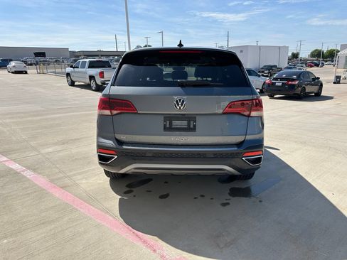 Used 2023 Volkswagen Taos SE FWD image 7