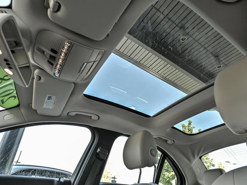 Used 2018 Mercedes-Benz C 300 4MATIC Sedan image 13