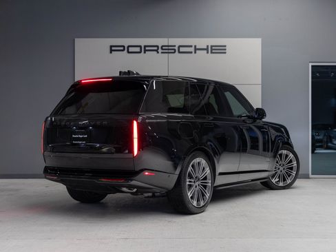 Used 2025 Land Rover Range Rover SE image 7