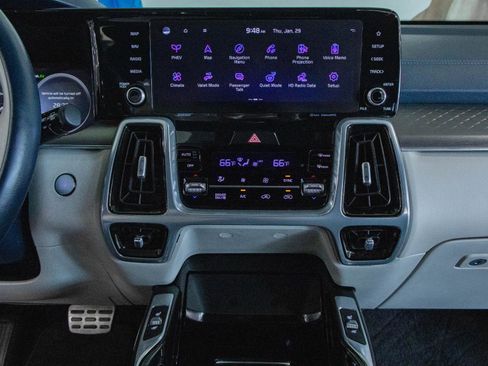 Used 2023 Kia Sorento SX Prestige image 4